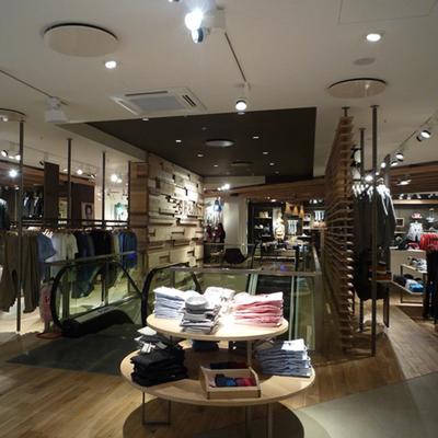 Professional provide various attractive clothing shop interior design